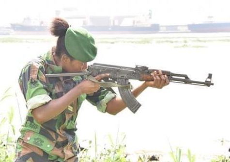 Ces femmes-garçons au cœur de l’armée ivoirienne