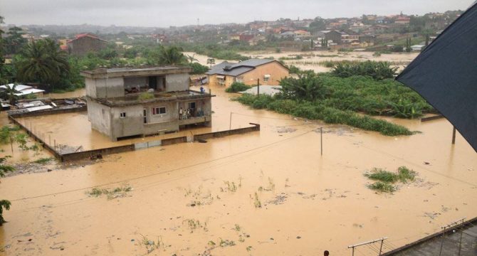 Pluie torrentielle, Abidjan sous les eaux